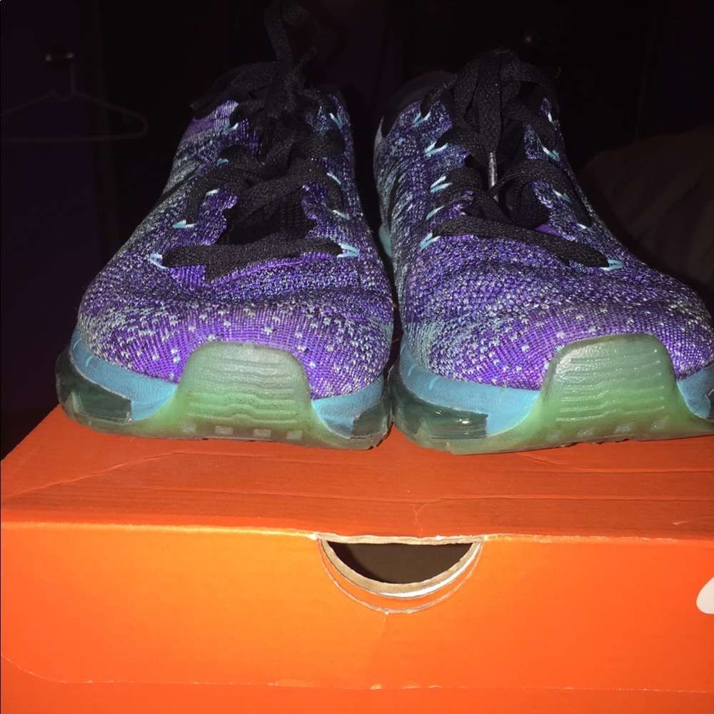 Nike Flyknit Airmax Womens 11
